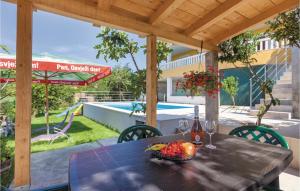 Lovely Apartment In Zrnovnica With Jacuzzi 