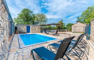 3 Bedroom Cozy Home In Sukosan