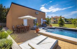 Awesome Apartment In Smrika With Wifi