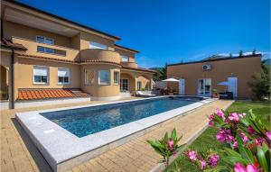 Awesome Apartment In Smrika With Wifi