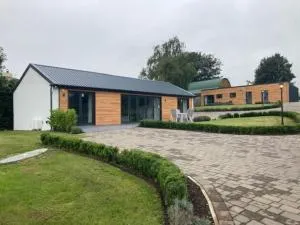 Brand new purpose built 3 bedroom holiday barn - Llancarfan