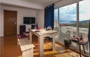 1 Bedroom Cozy Apartment In Slatine 