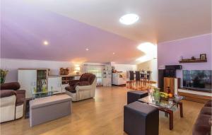 Stunning Apartment In Bribir With Kitchen 