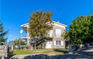 2 Bedroom Awesome Home In Smrika 