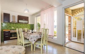 3 Bedroom Amazing Apartment In Supetarska Draga 