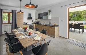 Stunning Home In Bale With Wifi