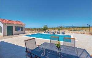 3 Bedroom Stunning Home In Pakovo Selo 