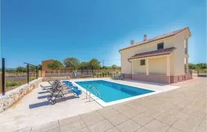 Three-Bedroom Holiday Home In Pakovo Selo - Pokrovnik