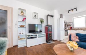 3 Bedroom Stunning Home In Pakovo Selo 