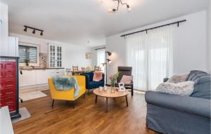 3 Bedroom Stunning Home In Pakovo Selo 