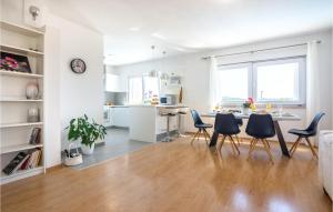 Cozy Home In Posedarje With Sauna