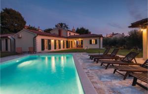 Beautiful Home In Liznjan With Sauna