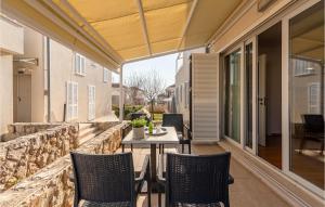 1 Bedroom Awesome Apartment In Petrcane 