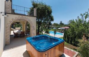 Beautiful Home In Liznjan With Sauna