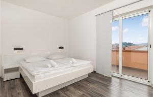 3 Bedroom Awesome Apartment In Kampor 