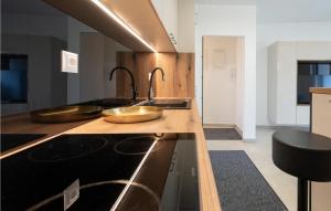 2 Bedroom Cozy Apartment In Zaton 