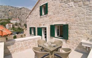 3 Bedroom Lovely Apartment In Omis 
