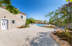 Amazing Home In Modrusani With Wifi