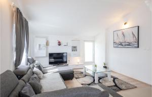 Cozy Home In Neoric With Wifi