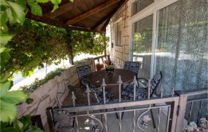 1 Bedroom Stunning Apartment In Komarna 