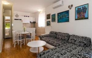 1 Bedroom Stunning Apartment In Komarna