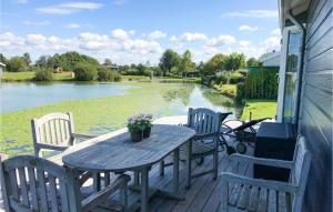 Gorgeous Home In Molenschot With Wifi