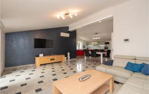 Gorgeous Home In Imotski