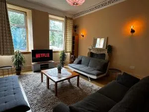 Traditional 5 Bedroom House Free Parking Central Glasgow Westend - Govan