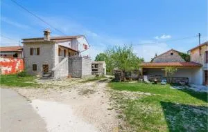 One-Bedroom Holiday Home In Pazin - Lovrinići