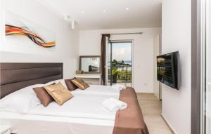 Beach Front Home In Zdrelac