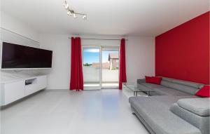 2 Bedroom Amazing Home In Kastel Stari