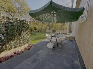 VELUWSHOF HOENDERLOO HOLIDAYS Luxe Holidayhomes with PRIVATE JACUZZIS - SwimmingPool - Tennis Court - Bowling - Supermarket and Children Entertainment