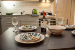 SpaceSix "DownTown Premium Loft" by #Gimispace Rentals