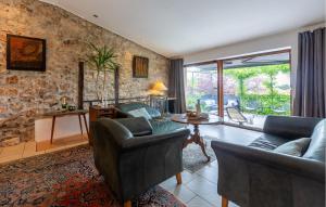2 Bedroom Cozy Apartment In Porec 