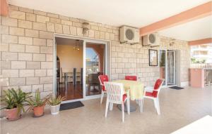 5 Bedroom Lovely Home In Trogir