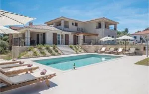 Stunning Home In Umag With Wifi - Murine