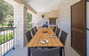 Stunning Home In Umag With Wifi