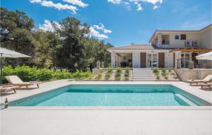 Stunning Home In Umag With Wifi