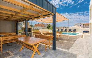 One-Bedroom Apartment In Vir