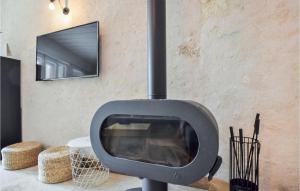 Awesome Home In Saint-Vaast-La-Hougue