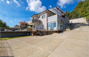 6 Bedroom Amazing Home In Icici 
