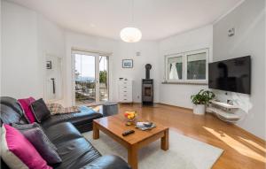 6 Bedroom Amazing Home In Icici