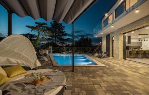 Awesome Home In Sveti Vid Miholjice 