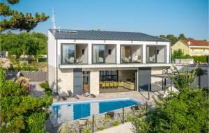 Awesome Home In Sveti Vid Miholjice