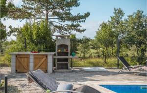 Awesome Home In Sveti Vid Miholjice