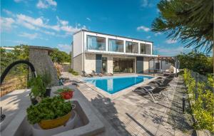 Awesome Home In Sveti Vid Miholjice