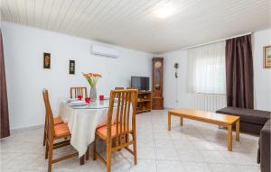 2 Bedroom Awesome Home In Vodnjan 