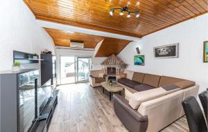 Beautiful Apartment In Kastel Stafilic