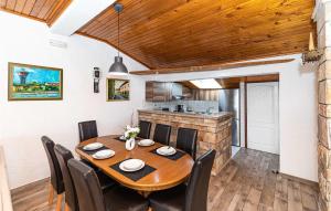 Beautiful Apartment In Kastel Stafilic