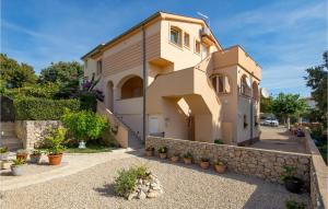 Nice Apartment In Garica With Wifi